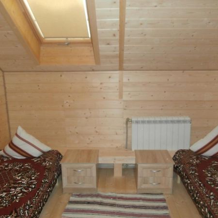 Apartamento Karpatskiy Domik Izky Exterior foto