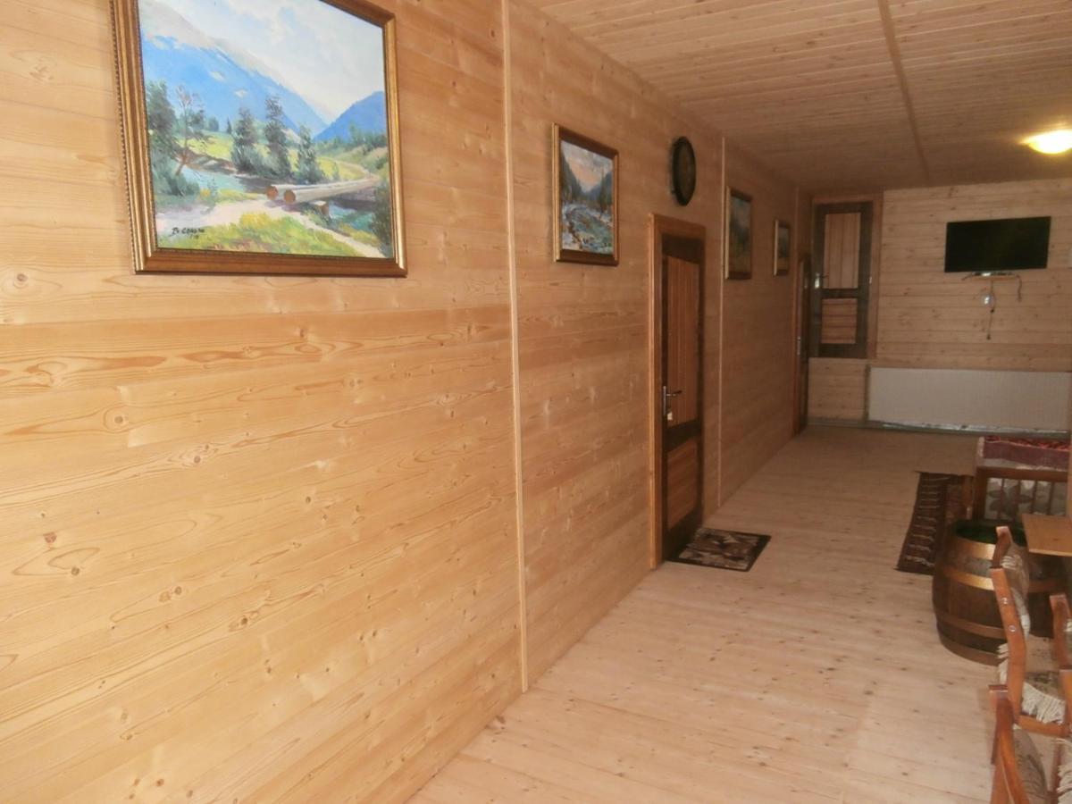 Apartamento Karpatskiy Domik Izky Exterior foto