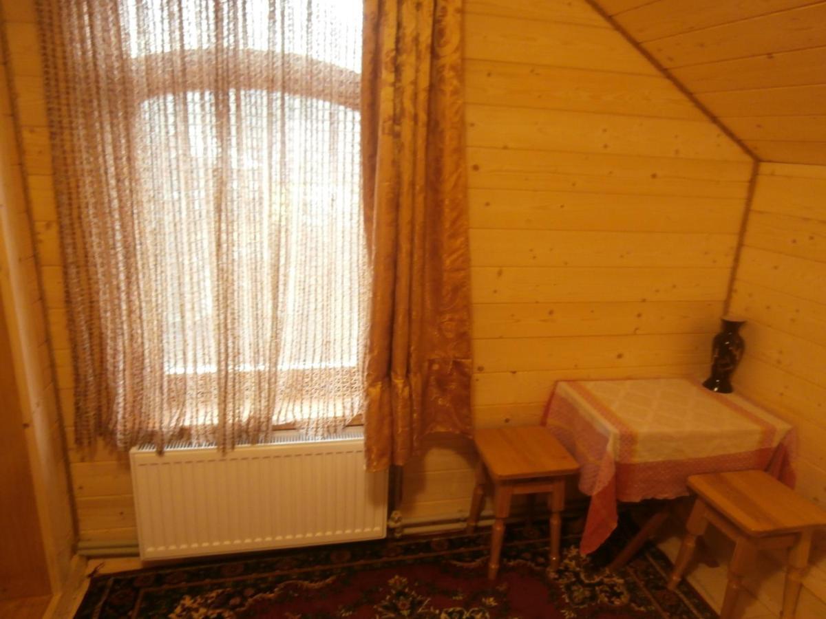 Apartamento Karpatskiy Domik Izky Exterior foto