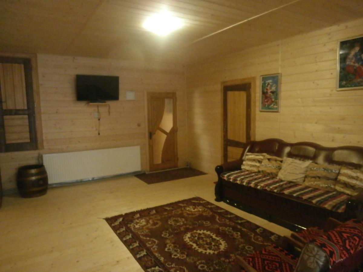 Apartamento Karpatskiy Domik Izky Exterior foto